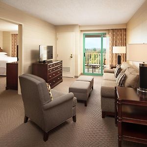 1 Bedroom 2 room Suite 2 Queen Alternate bed sofa bed